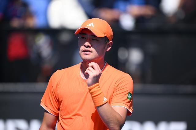 九游体育注册-张奔斗：腿部拉伤的吴易昺，把对手打到腿抽筋