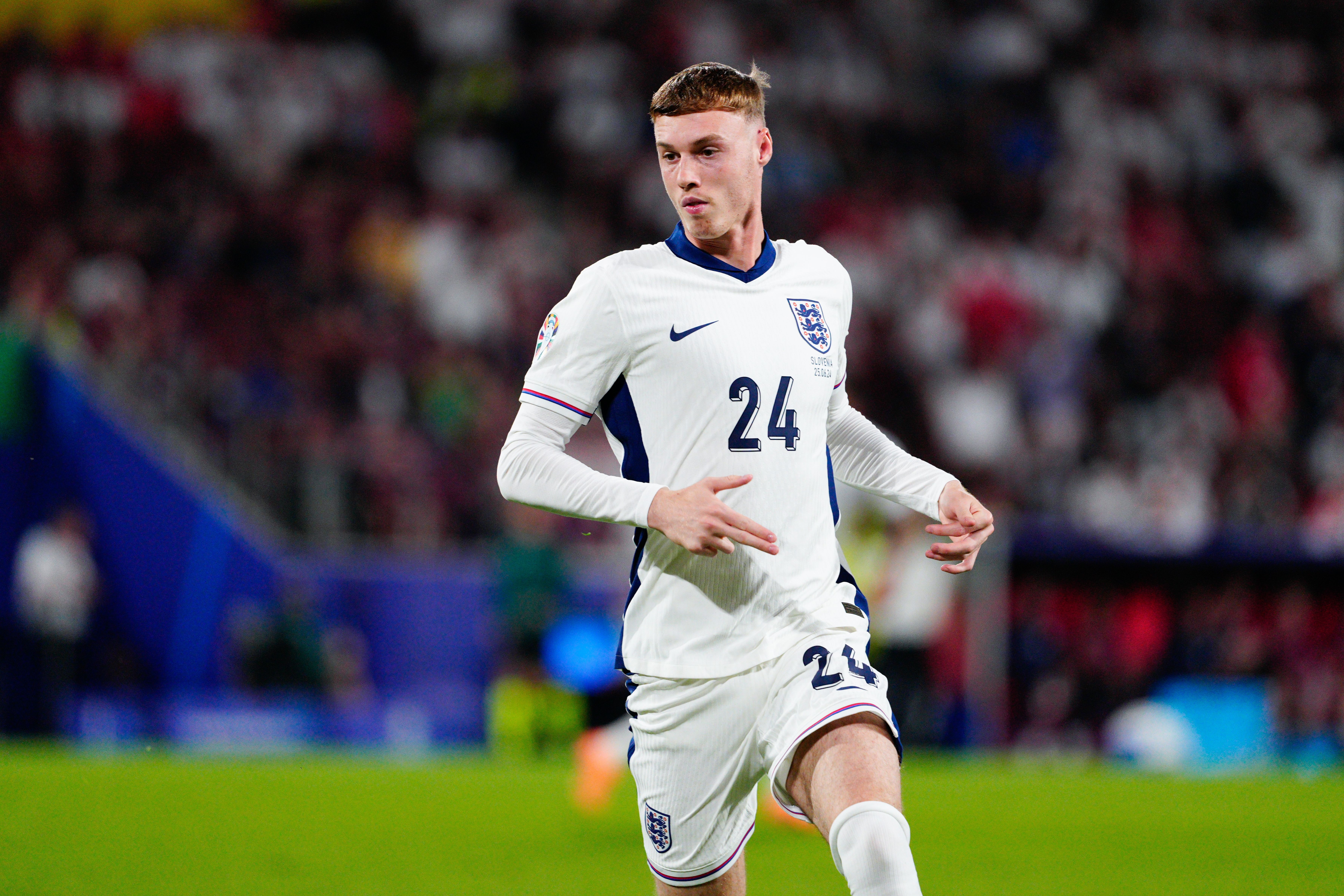 九游体育注册-英格兰爆冷0-1负日本，帕尔默遭批：丢球就该回追，他却突然减速